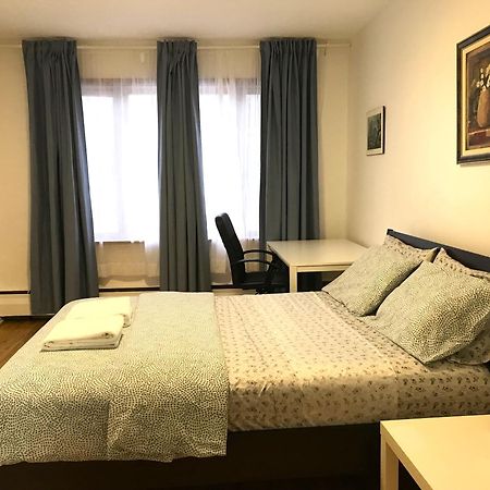 Big Private Room Midmontreal Next To Station Metro - Parking Free 외부 사진