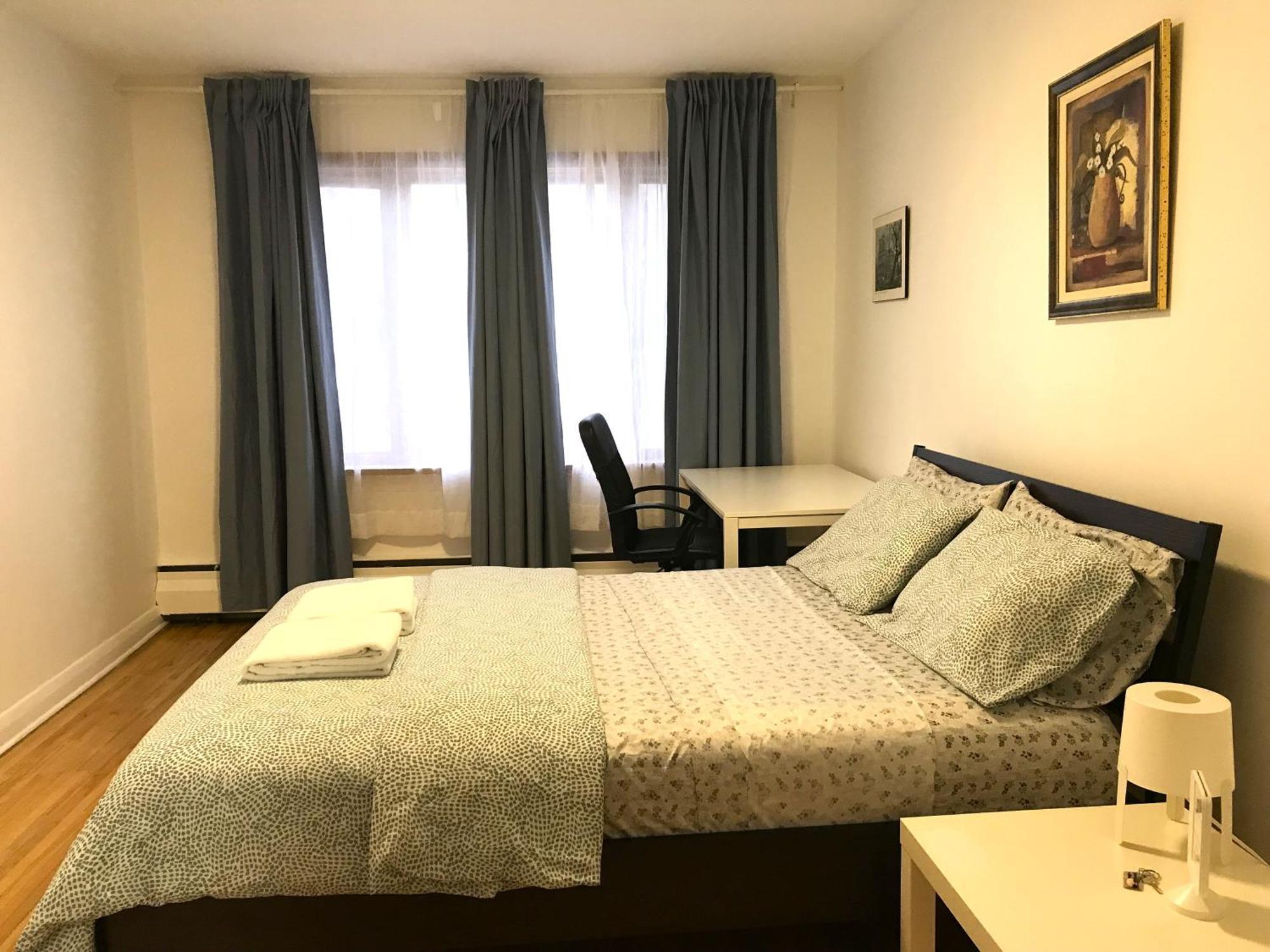 Big Private Room Midmontreal Next To Station Metro - Parking Free 외부 사진