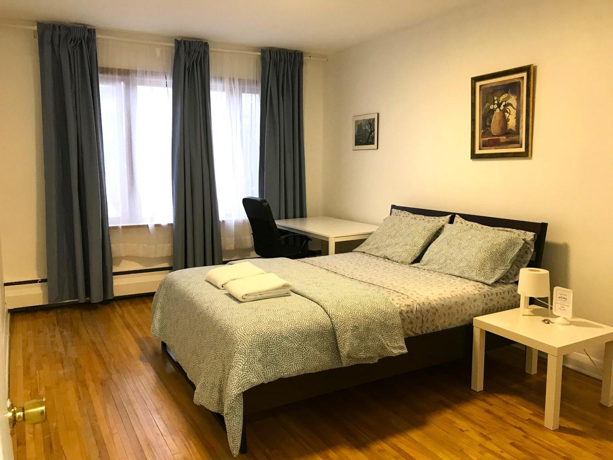 Big Private Room Midmontreal Next To Station Metro - Parking Free 외부 사진