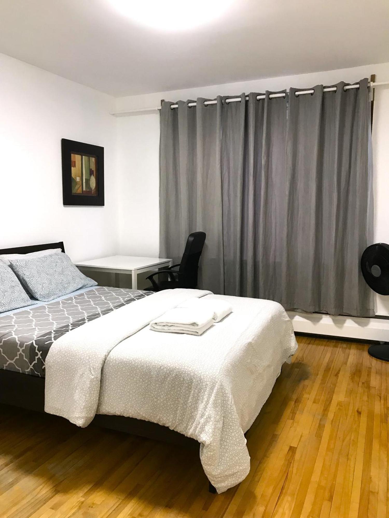 Big Private Room Midmontreal Next To Station Metro - Parking Free 외부 사진