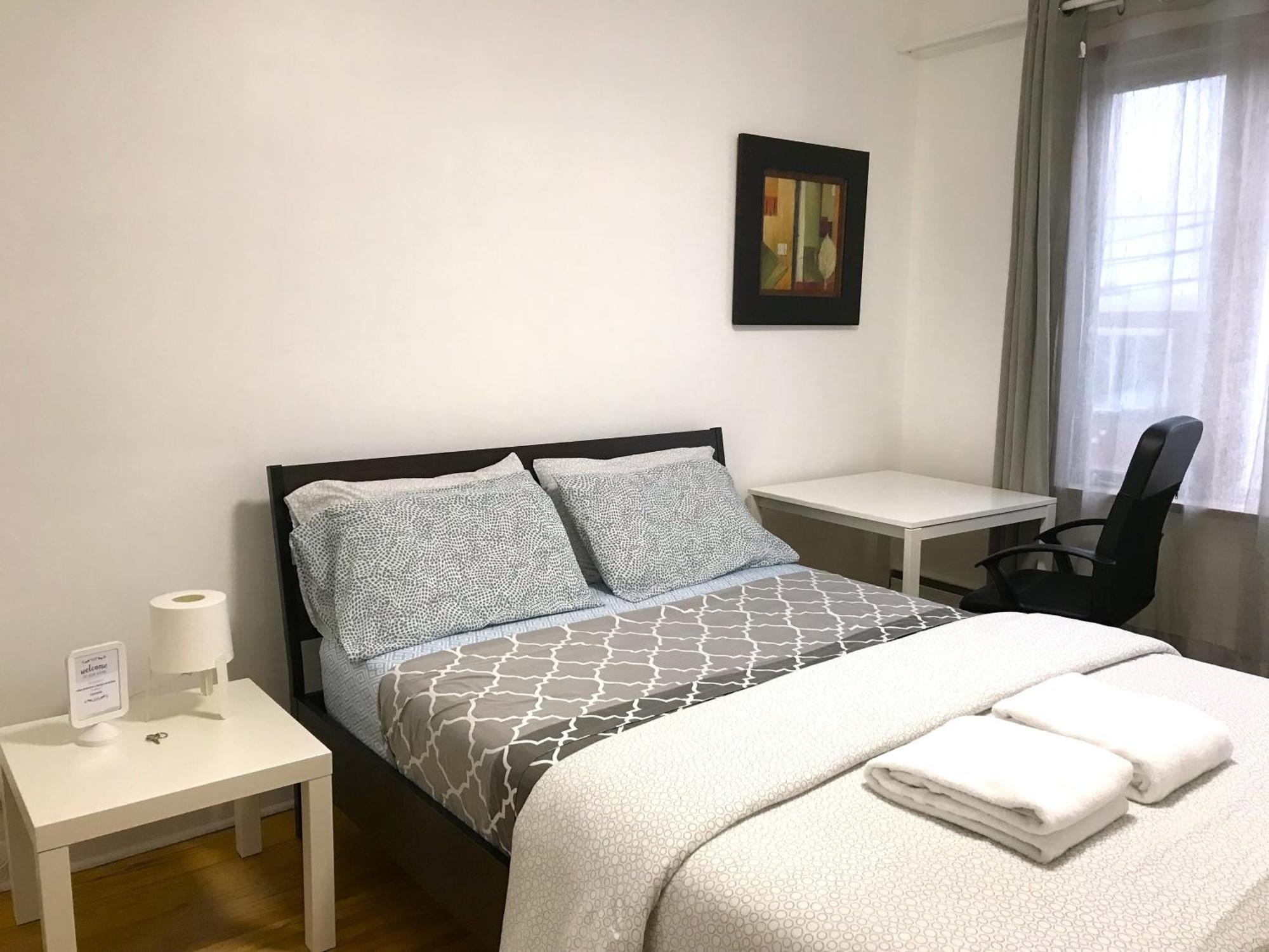 Big Private Room Midmontreal Next To Station Metro - Parking Free 외부 사진