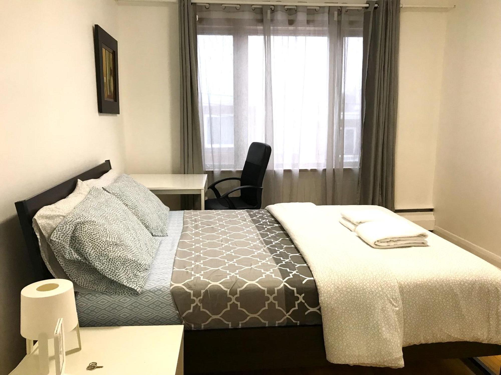 Big Private Room Midmontreal Next To Station Metro - Parking Free 외부 사진