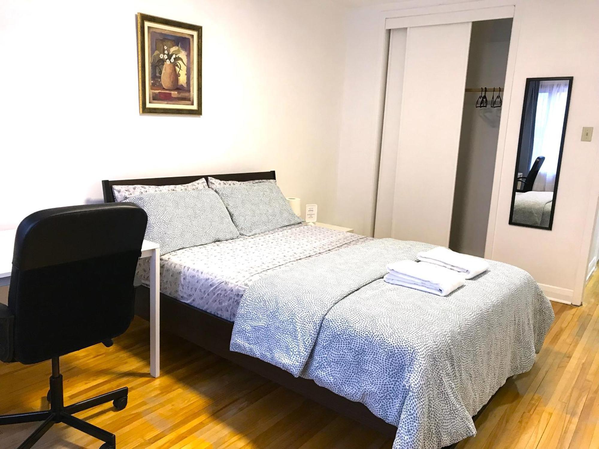 Big Private Room Midmontreal Next To Station Metro - Parking Free 외부 사진