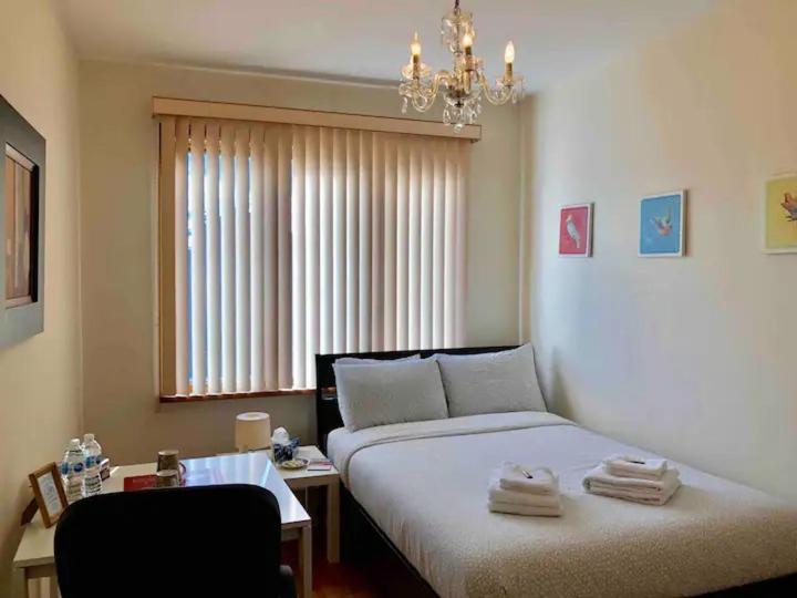 Big Private Room Midmontreal Next To Station Metro - Parking Free 외부 사진