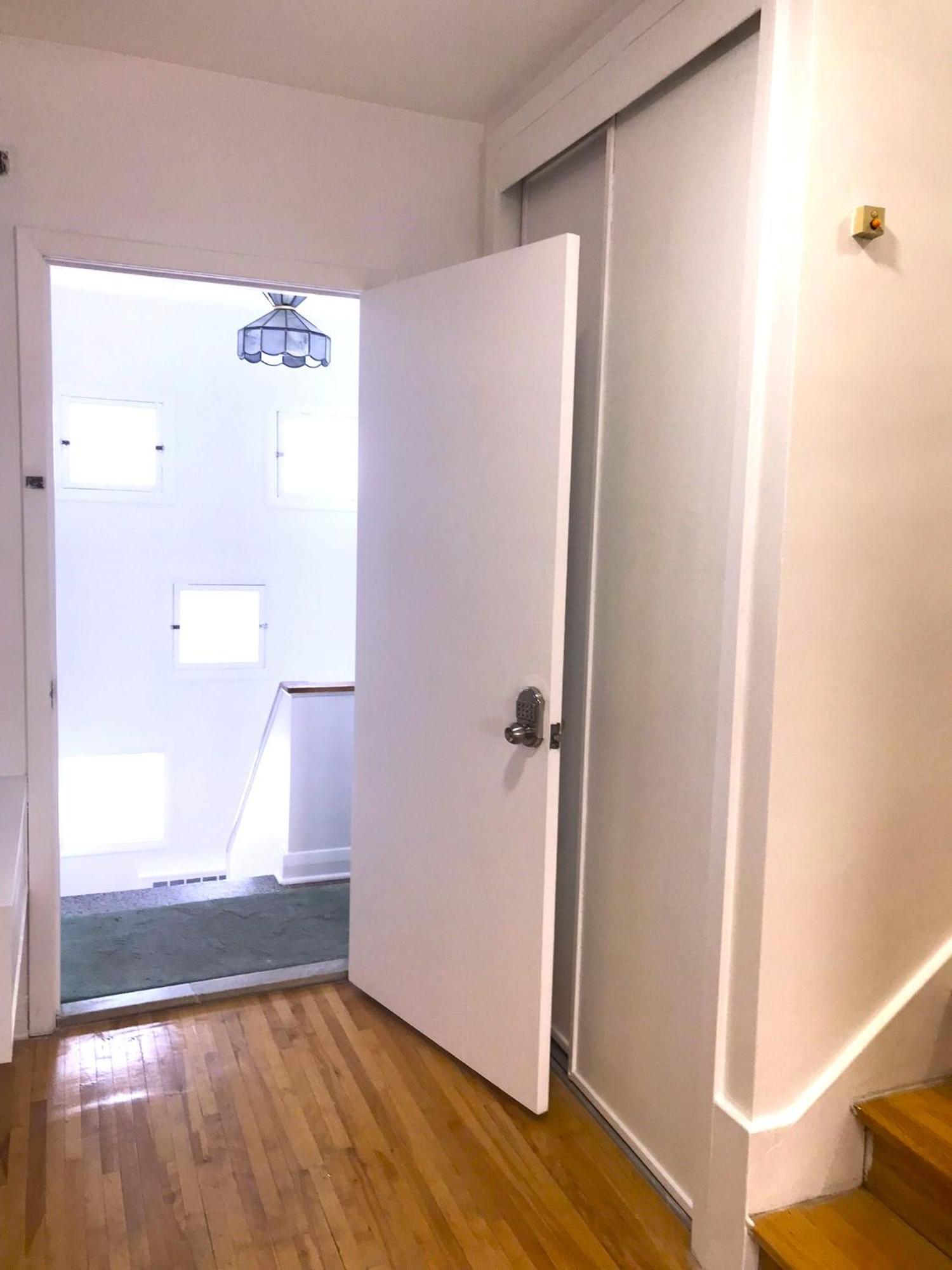 Big Private Room Midmontreal Next To Station Metro - Parking Free 외부 사진